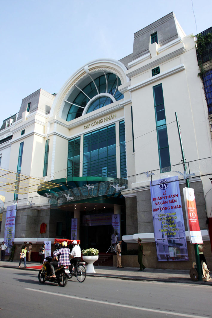 Rạp Công nhân, số 42 Tràng Tiền, Hoàn Kiếm, Hà Nội - công trình được gắn biển kỷ niệm 1000 năm Thăng Long - Hà Nội